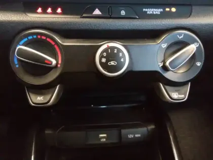 Photo 59 Kia Stonic  1.0 T-GDi 100 ch MHEV iBVM6