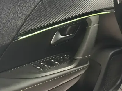 Photo 15 Peugeot 2008  PureTech 130 S&S EAT8