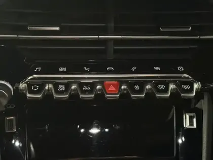 Photo 20 Peugeot 2008  PureTech 130 S&S EAT8