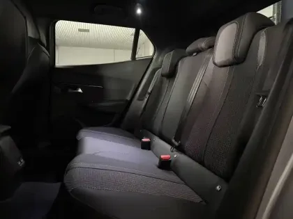 Photo 10 Peugeot 2008  PureTech 130 S&S EAT8