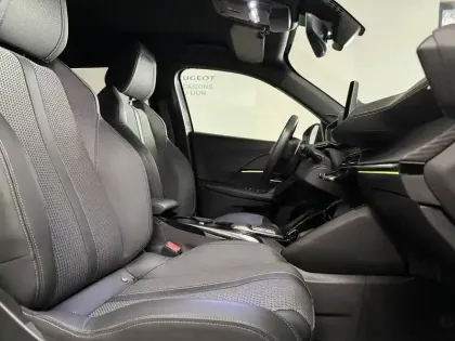 Photo 28 Peugeot 2008  PureTech 130 S&S EAT8