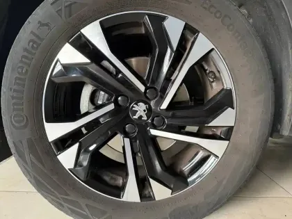 Photo 5 Peugeot 2008  PureTech 130 S&S EAT8