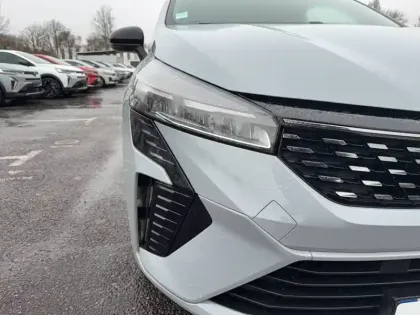 Photo 20 Renault Clio  E-Tech full hybrid 145