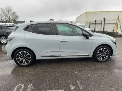 Photo 5 Renault Clio  E-Tech full hybrid 145