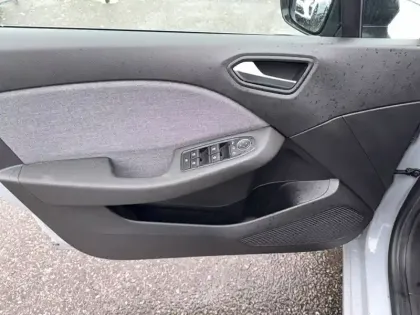 Photo 10 Renault Clio  E-Tech full hybrid 145