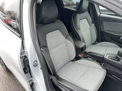 Photo 13 Renault Clio  E-Tech full hybrid 145