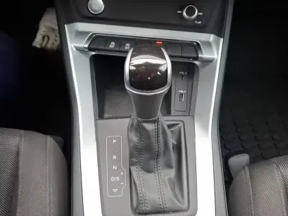 Photo 16 Audi Q3  35 TFSI 150 ch S tronic 7