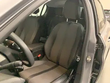 Photo 9 Peugeot 208  Electrique 50 kWh 136ch