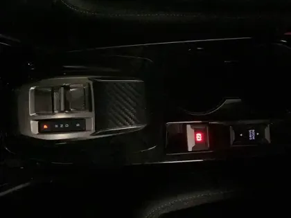 Photo 12 Peugeot 208  Electrique 50 kWh 136ch