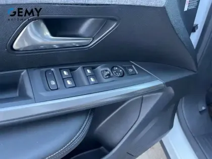 Photo 12 Peugeot 3008  Hybrid 136 e-DCS6