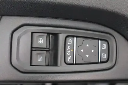 Photo 24 Renault Trafic  CA L2H1 3000 KG BLUE DCI 130