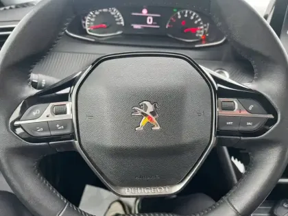 Photo 20 Peugeot 208  BlueHDi 100 S&S BVM6