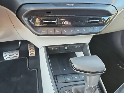 Photo 27 Hyundai Bayon  1.0 T-GDi 100 DCT-7 Hybrid 48V