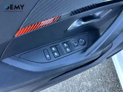 Photo 11 Peugeot 2008  PureTech 130 S&S EAT8