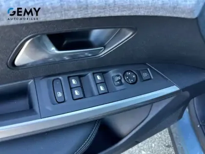 Photo 11 Peugeot 5008  Hybrid 136 e-DCS6