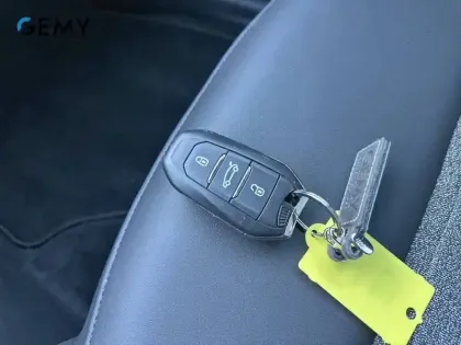 Photo 22 Peugeot 5008  Hybrid 136 e-DCS6