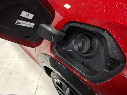 Photo 27 Peugeot 208  Hybrid 136 e-DCS6