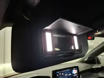 Photo 25 Peugeot 208  Hybrid 136 e-DCS6