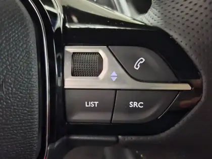 Photo 13 Peugeot 208  Hybrid 136 e-DCS6