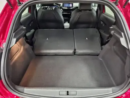 Photo 28 Peugeot 208  Hybrid 136 e-DCS6