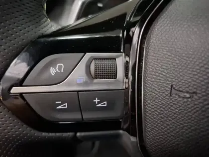 Photo 12 Peugeot 208  Hybrid 136 e-DCS6