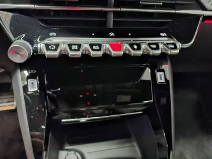 Photo 19 Peugeot 208  Hybrid 136 e-DCS6