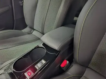 Photo 18 Peugeot 208  Hybrid 136 e-DCS6