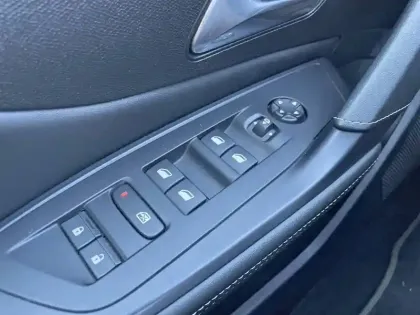 Photo 27 Peugeot 308  PureTech 130ch S&S EAT8