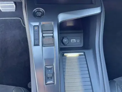 Photo 21 Peugeot 308  PureTech 130ch S&S EAT8