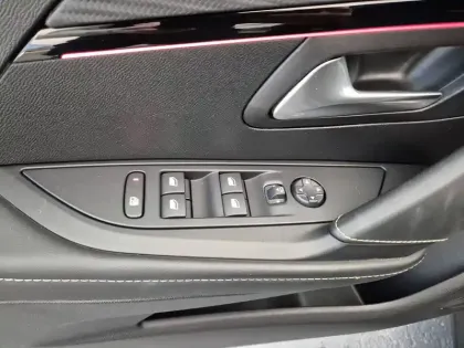 Photo 20 Peugeot 208  Electrique 50 kWh 136ch