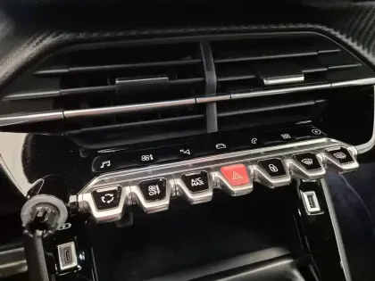 Photo 14 Peugeot 208  Electrique 50 kWh 136ch