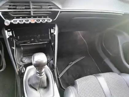 Photo 45 Peugeot 2008  PureTech 130 S&S BVM6