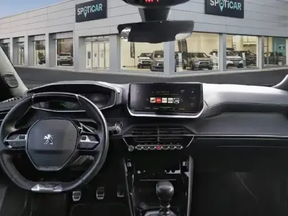 Photo 24 Peugeot 2008  PureTech 130 S&S BVM6