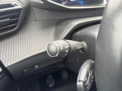 Photo 16 Peugeot 208  PureTech 100 S&S BVM6 Allure