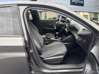 Photo 8 Peugeot 208  PureTech 100 S&S BVM6 Allure