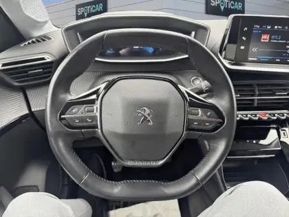 Photo 11 Peugeot 208  PureTech 100 S&S BVM6 Allure