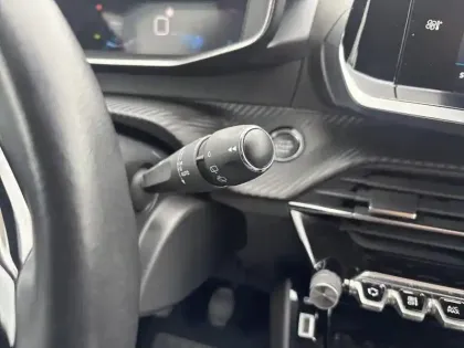 Photo 17 Peugeot 208  PureTech 100 S&S BVM6 Allure