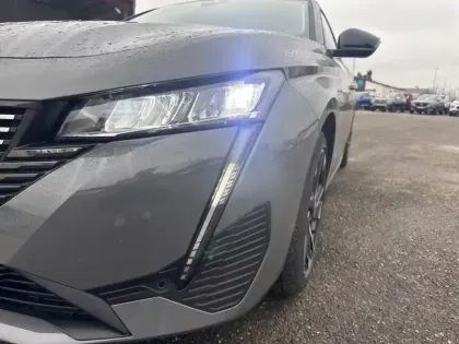 Photo 13 Peugeot 308  Hybrid 145 e-DCS6 Allure