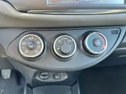 Photo 20 Toyota Yaris 70 VVT-i France