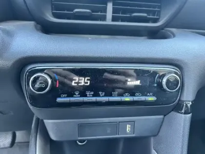 Photo 20 Toyota Yaris Hybride 116h Dynamic