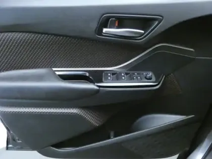 Photo 13 Toyota C-HR 1.8 HYBRIDE 122 DISTINCTIVE