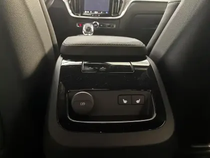 Photo 22 Volvo V60  T6 AWD Hybride Rechargeable 253 ch + 145 ch Geartronic 8