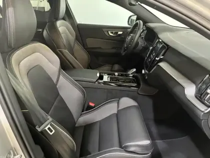 Photo 26 Volvo V60  T6 AWD Hybride Rechargeable 253 ch + 145 ch Geartronic 8