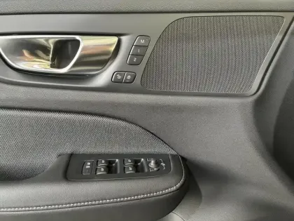 Photo 34 Volvo V60  T6 AWD Hybride Rechargeable 253 ch + 145 ch Geartronic 8