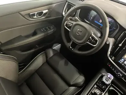 Photo 7 Volvo V60  T6 AWD Hybride Rechargeable 253 ch + 145 ch Geartronic 8