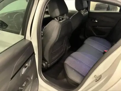 Photo 14 Peugeot 208  e- 136ch GT