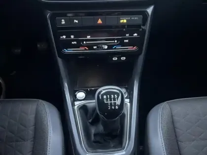 Photo 13 Volkswagen T-cross  1.0 TSI 110ch R-Line Tech