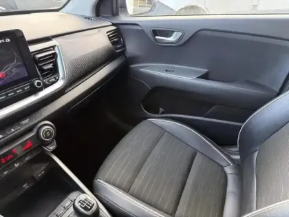 Photo 14 Kia Stonic  1.0 T-GDi 120ch MHEV GT Line Premium