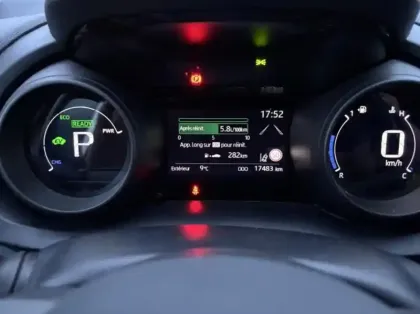 Photo 7 Toyota Yaris  Cross 116h Dynamic Business + Programme Beyond Zero Academy MY22