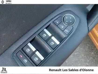 Photo 13 Renault Captur  1.6 E-Tech hybride 145ch Intens -21